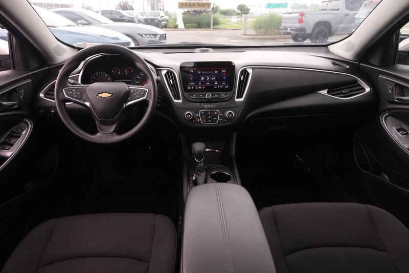 Chevrolet Malibu Vehicle Image 19