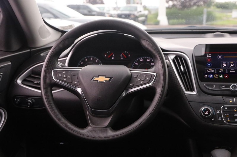 Chevrolet Malibu Vehicle Image 21