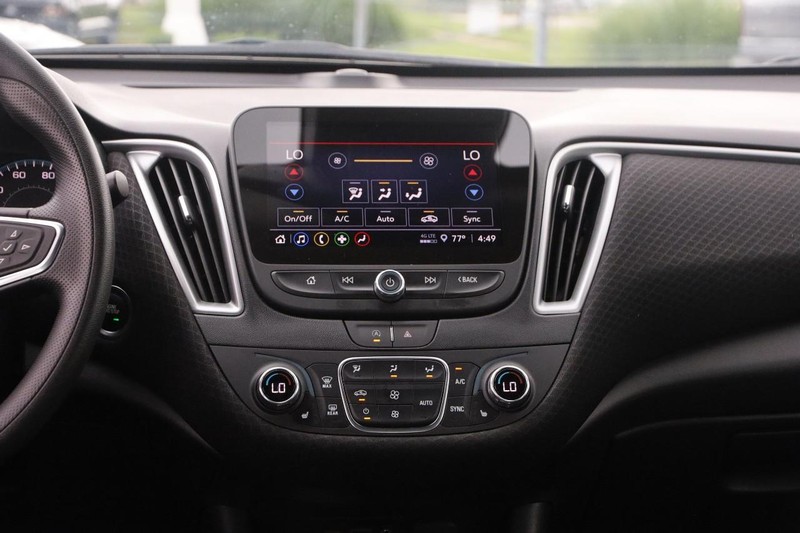 Chevrolet Malibu Vehicle Image 22