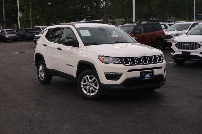 Jeep Compass Vehicle Image 02
