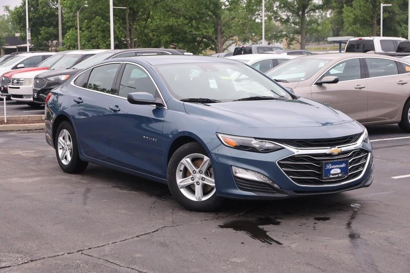 Chevrolet Malibu Vehicle Image 02