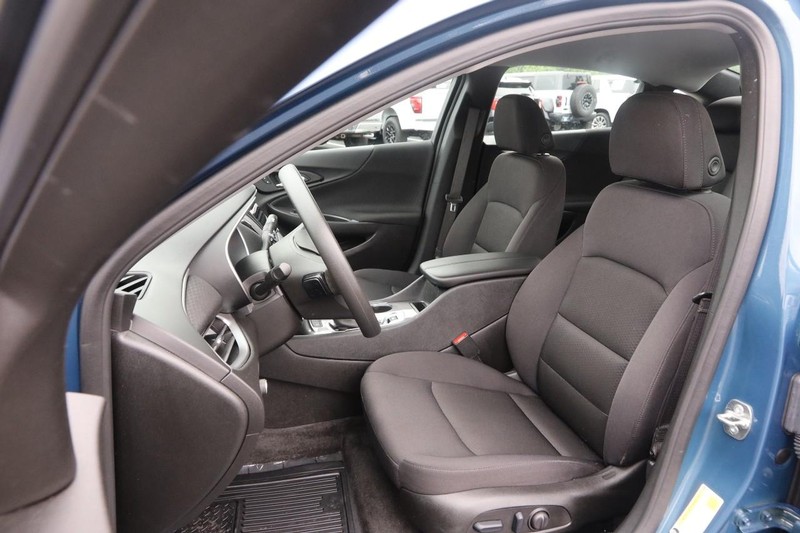 Chevrolet Malibu Vehicle Image 08