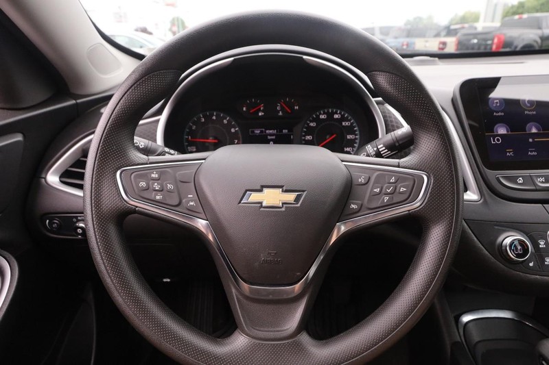 Chevrolet Malibu Vehicle Image 10