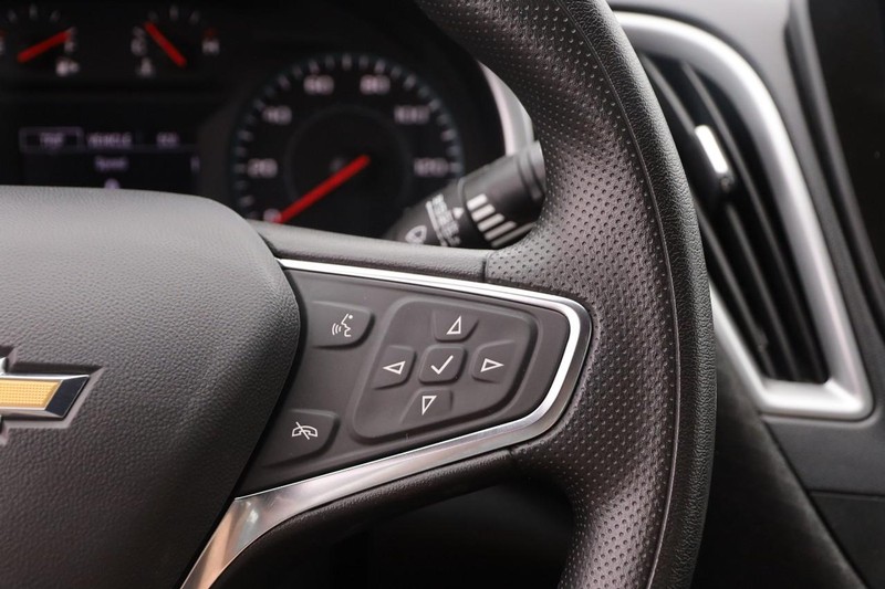 Chevrolet Malibu Vehicle Image 12
