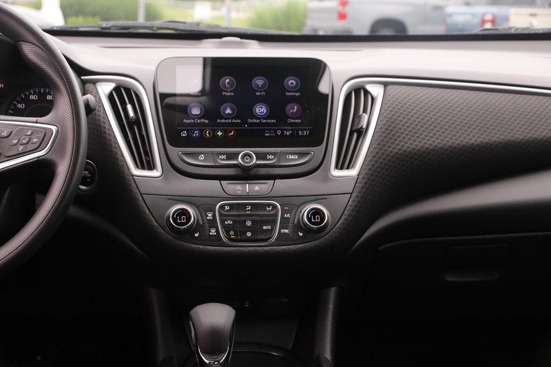 Chevrolet Malibu Vehicle Image 22