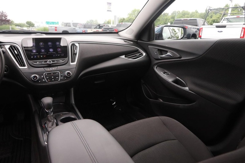 Chevrolet Malibu Vehicle Image 23