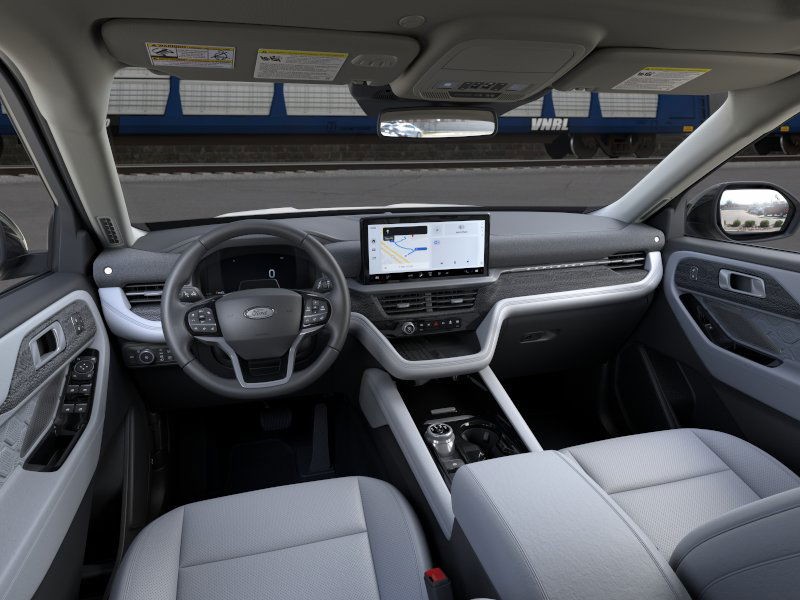 Ford Explorer Vehicle Image 09