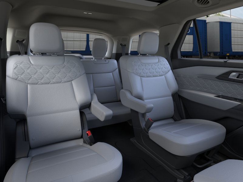 Ford Explorer Vehicle Image 11