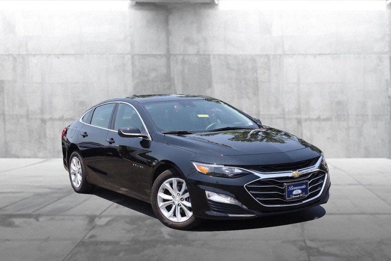 Chevrolet Malibu Vehicle Image 02