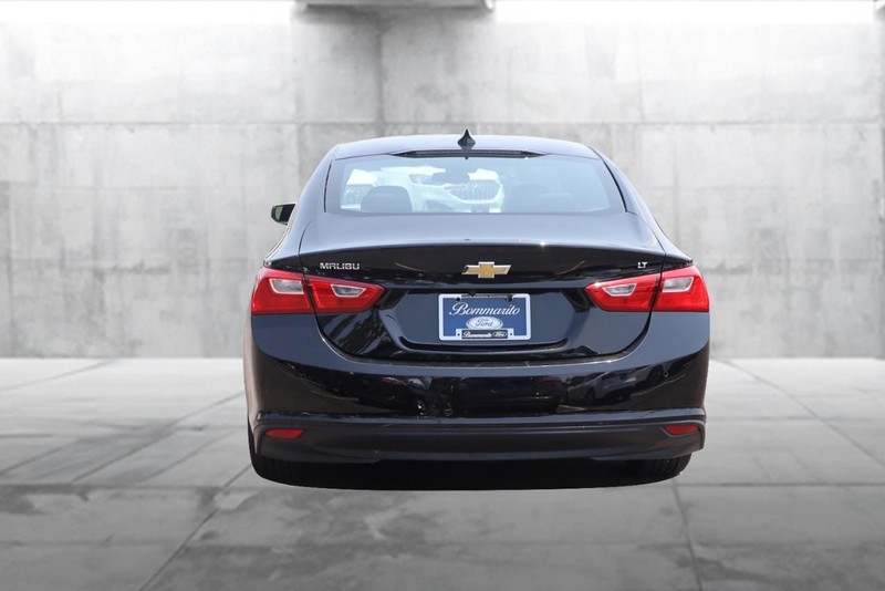 Chevrolet Malibu Vehicle Image 06