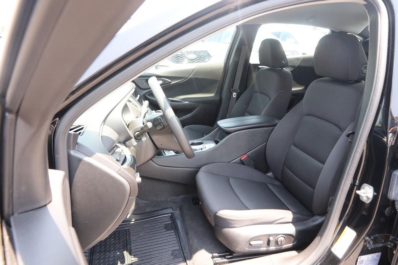 Chevrolet Malibu Vehicle Image 08