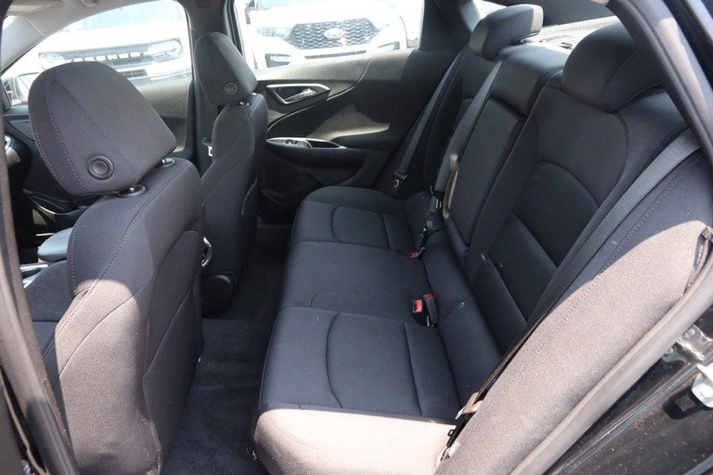 Chevrolet Malibu Vehicle Image 09