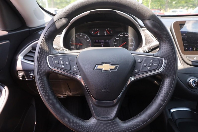 Chevrolet Malibu Vehicle Image 10