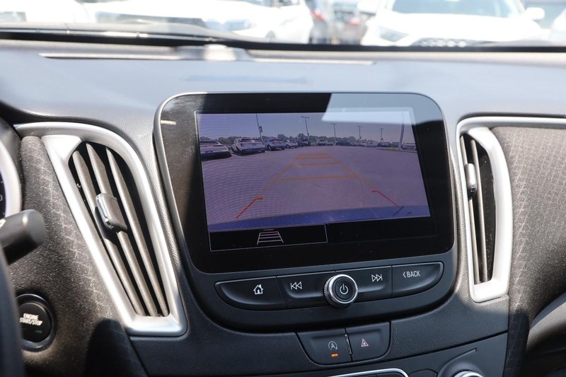 Chevrolet Malibu Vehicle Image 16