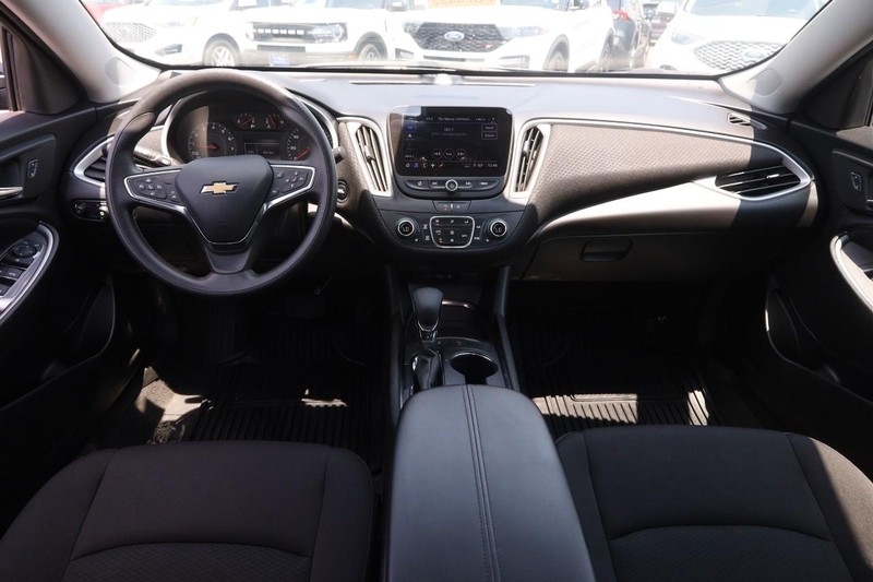 Chevrolet Malibu Vehicle Image 18