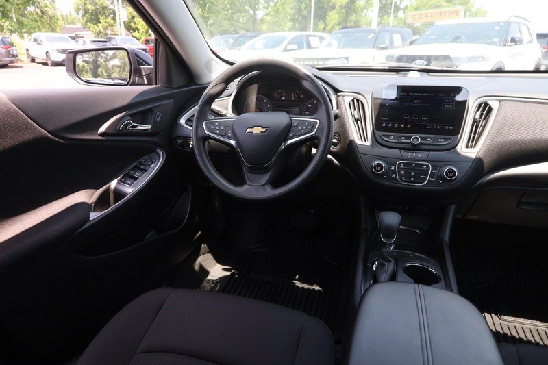 Chevrolet Malibu Vehicle Image 19
