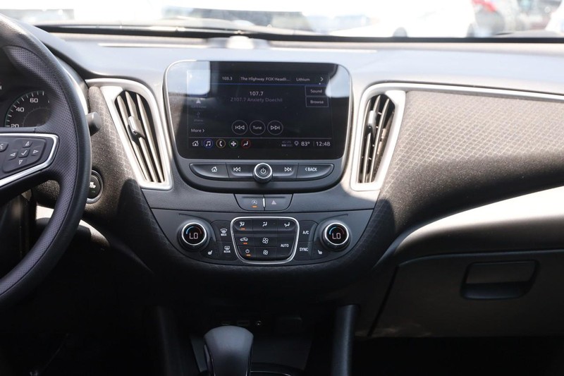 Chevrolet Malibu Vehicle Image 21