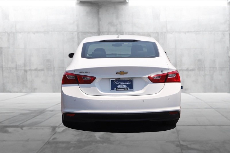 Chevrolet Malibu Vehicle Image 06