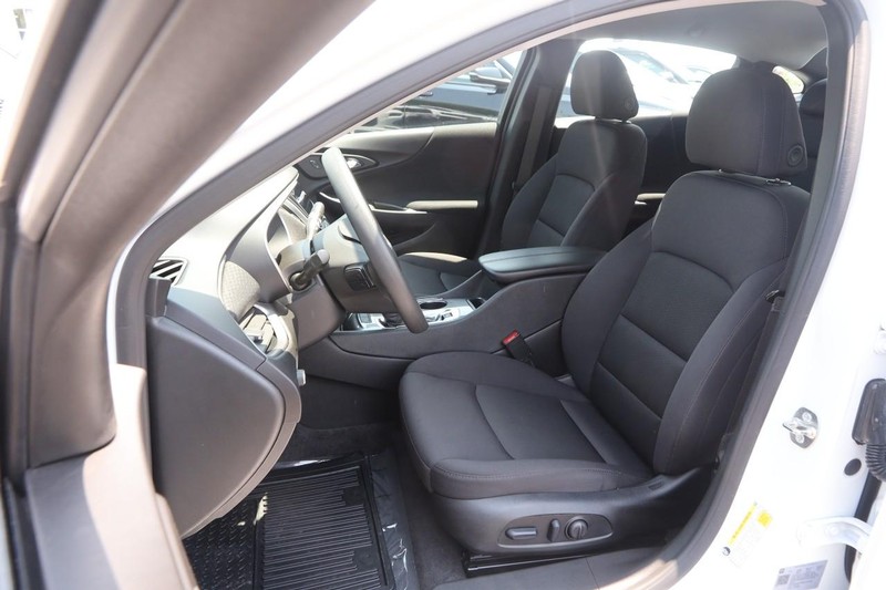 Chevrolet Malibu Vehicle Image 08