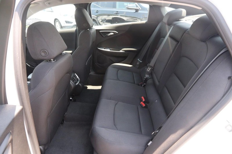 Chevrolet Malibu Vehicle Image 09