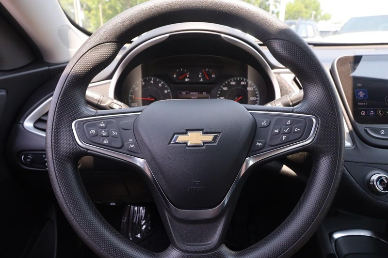 Chevrolet Malibu Vehicle Image 10