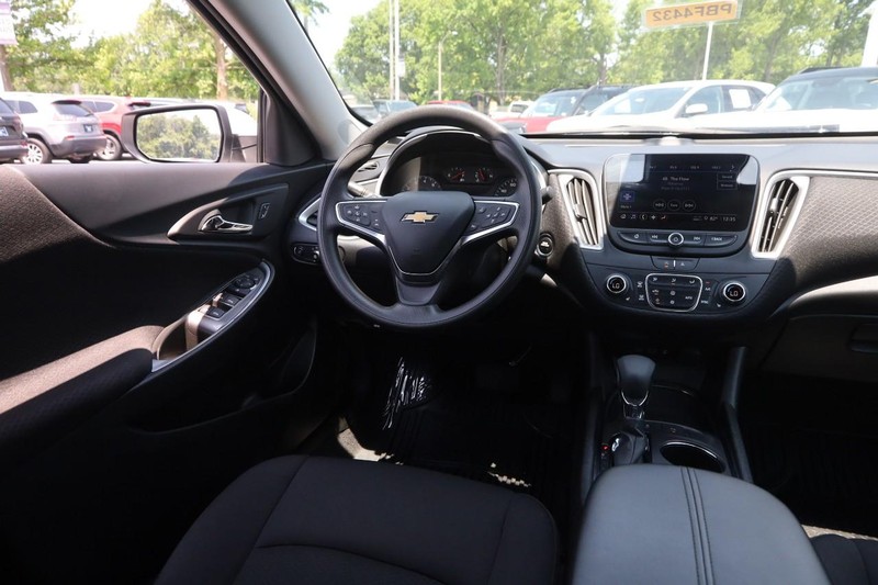 Chevrolet Malibu Vehicle Image 19