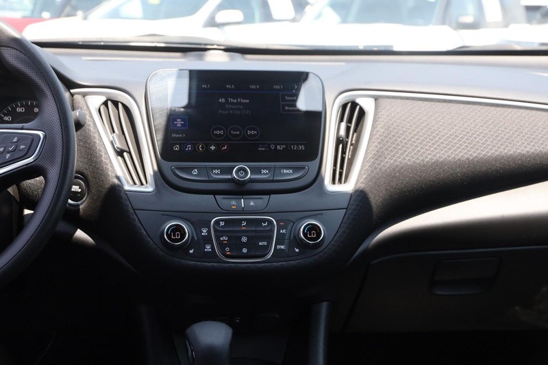 Chevrolet Malibu Vehicle Image 21