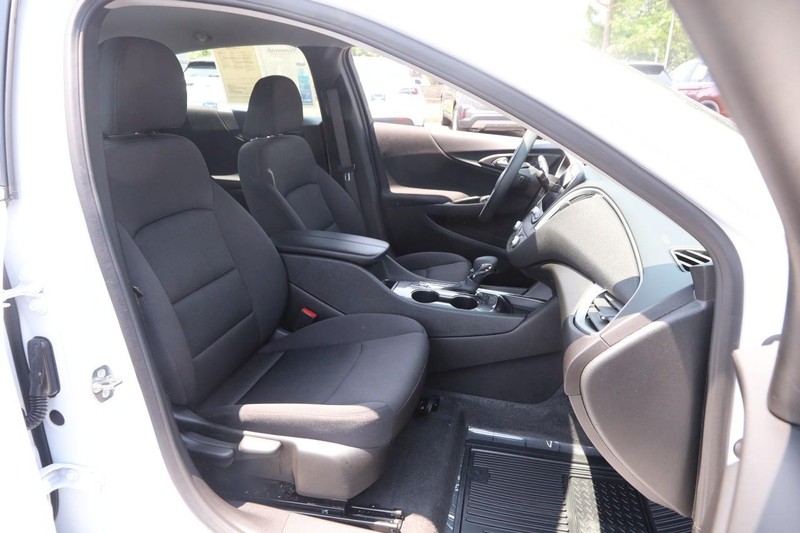 Chevrolet Malibu Vehicle Image 23