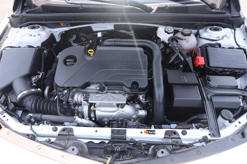 Chevrolet Malibu Vehicle Image 24