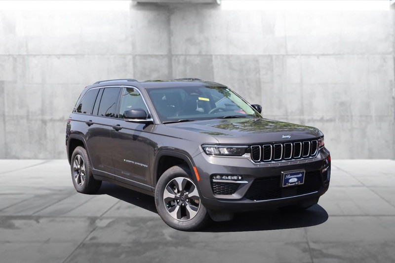 Jeep Grand Cherokee 4xe Vehicle Image 02