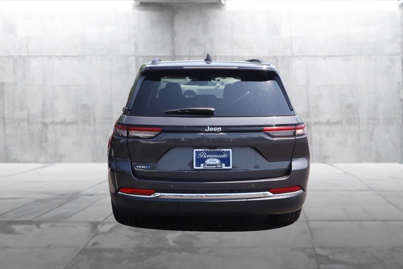 Jeep Grand Cherokee 4xe Vehicle Image 06