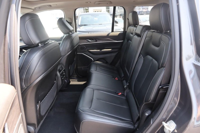 Jeep Grand Cherokee 4xe Vehicle Image 11