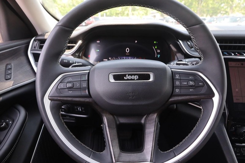 Jeep Grand Cherokee 4xe Vehicle Image 12