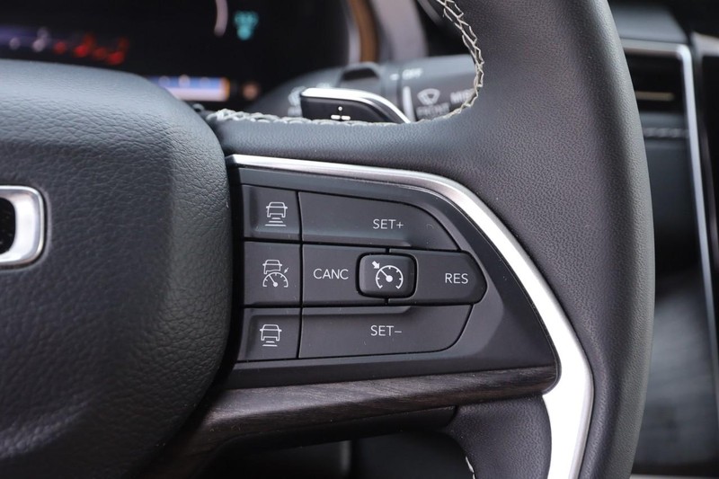 Jeep Grand Cherokee 4xe Vehicle Image 14