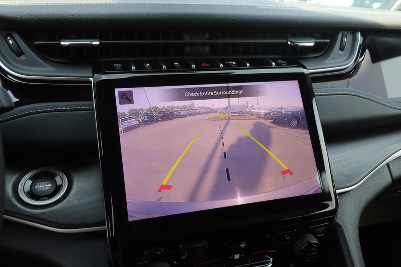 Jeep Grand Cherokee 4xe Vehicle Image 18