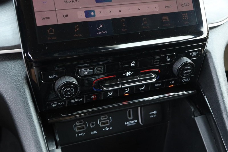 Jeep Grand Cherokee 4xe Vehicle Image 19