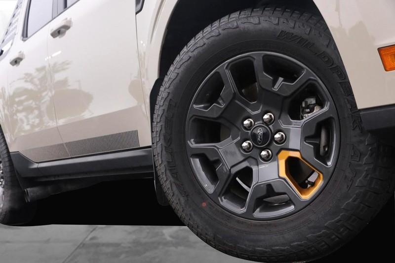 Ford Maverick Vehicle Image 03