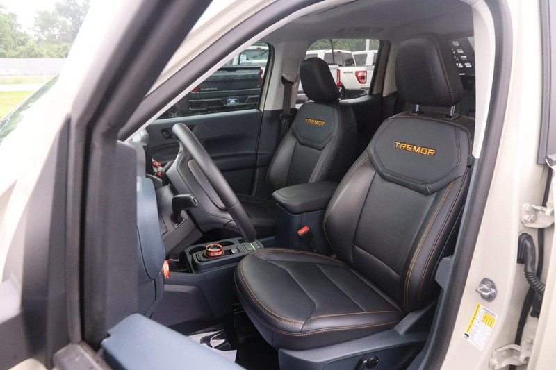 Ford Maverick Vehicle Image 10