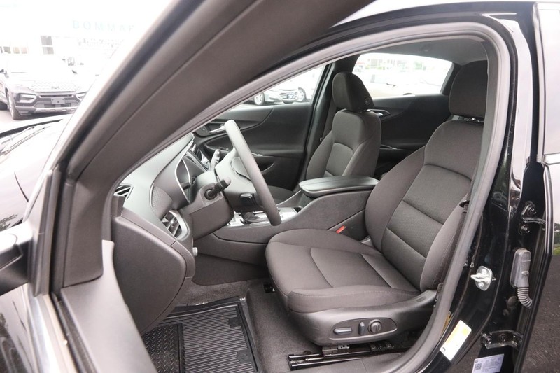 Chevrolet Malibu Vehicle Image 08