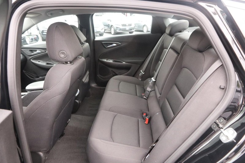 Chevrolet Malibu Vehicle Image 09
