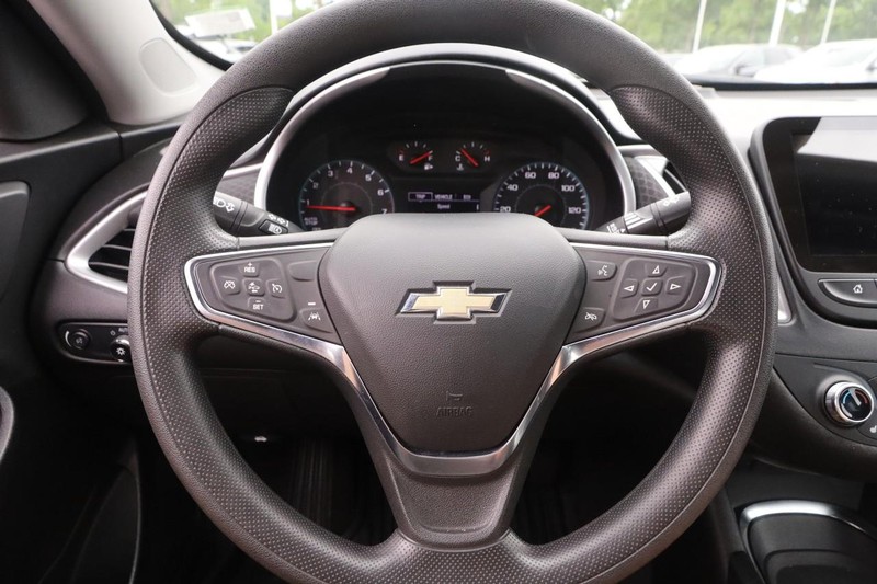 Chevrolet Malibu Vehicle Image 10