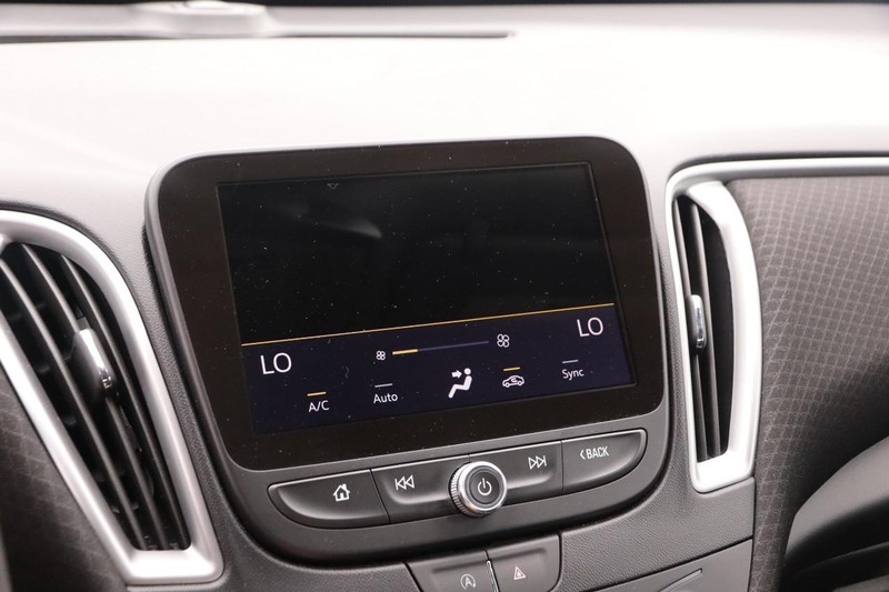 Chevrolet Malibu Vehicle Image 14