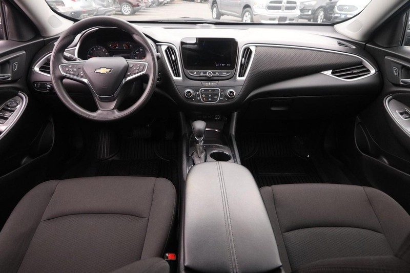 Chevrolet Malibu Vehicle Image 18
