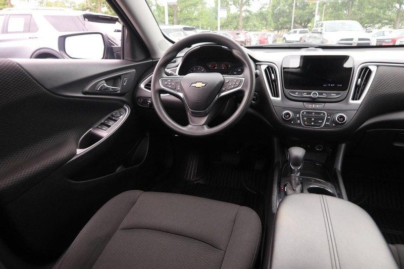 Chevrolet Malibu Vehicle Image 19