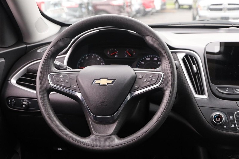 Chevrolet Malibu Vehicle Image 20