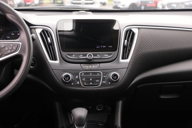 Chevrolet Malibu Vehicle Image 21