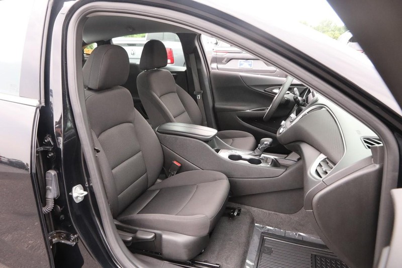 Chevrolet Malibu Vehicle Image 23