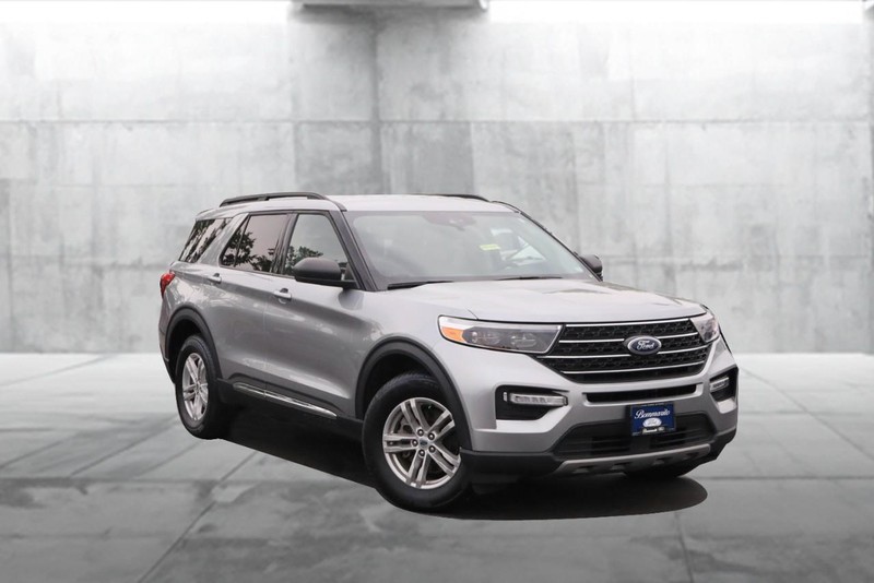 Ford Explorer Vehicle Image 02