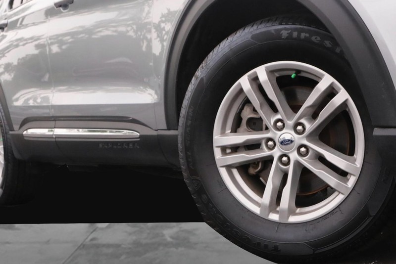 Ford Explorer Vehicle Image 03