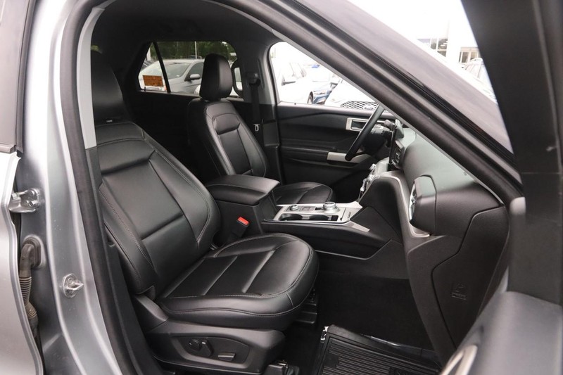 Ford Explorer Vehicle Image 07